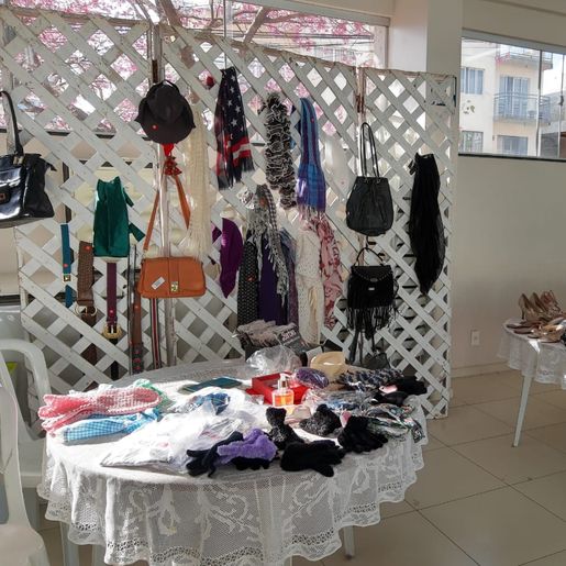 Voluntários realizam brechó em prol da Sofia Helena em SMO