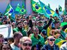 Imagens: Manifestantes pedem intervenção Federal em frente ao 14ºRCMec