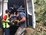 Vídeo: Trabalhador fica ferido ao ser atingido por árvore no interior de Bandeirante