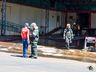 Bombeiros trabalham no rescaldo do incêndio no Super Vipi Center