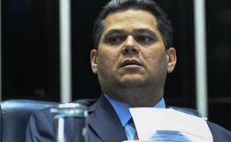 Alcolumbre manda PEC da Blindagem para Comissão de Justiça do Senado