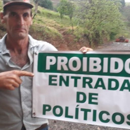 Agricultor coloca placa em sua propriedade proibindo a entrada de políticos 