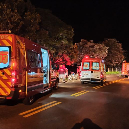 Colisão entre motos deixas três pessoas feridas