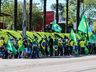VÍDEO: Dezenas de pessoas participam de ato em frente ao 14º RCMec