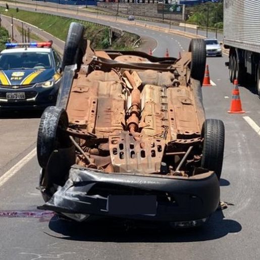Mulher morre em capotamento de veículo em Chapecó 