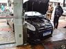 VÍDEO: mulher colide com o carro em fachada de empresa em São Miguel do Oeste
