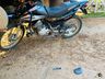 Jovem sofre ferimentos em colisão lateral de moto e caminhão