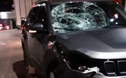 Colisão entre carro e moto deixa homem gravemente ferido 
