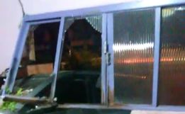 Veículo invade quarto de residência e deixa uma pessoa ferida em SJCedro