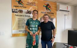 Iporãoestino campeão dos Jogos Universitários Brasileiros visita Rádio Oeste