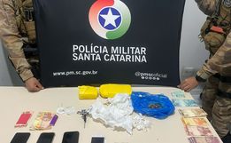 PM prende três pessoas em flagrante com 2 kg de cocaína em SMO