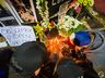 VÍDEO: manifestação pela morte de jovem é marcada por fortes emoções