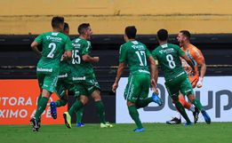 João Paulo brilha, Chape vence terceira seguida e dispara na liderança