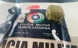 Homem foge de abordagem da PM e abandona drogas em Dionísio Cerqueira