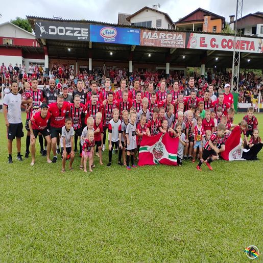Em jogo eletrizante, Cometa vence clássico e termina como líder do Regional