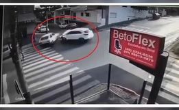 VÍDEO: Câmera registra momento de grave acidente em Chapecó