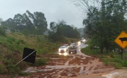 Rodovias estaduais da região estão interditadas visto as fortes chuvas