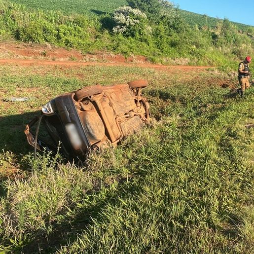 Jovem fica gravemente ferido em capotamento na PR-180 
