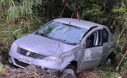 Veículo sai da pista e cai em ribanceira na BR-282 em São Miguel do Oeste