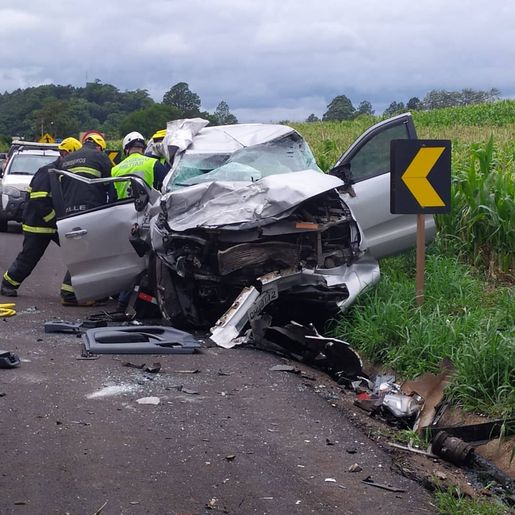Camionete com placas de SMOeste se envolve em grave acidente na BR-282 em Pinhalzinho 