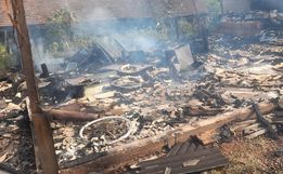 Casa é completamente destruída em incêndio no interior de São José do Cedro