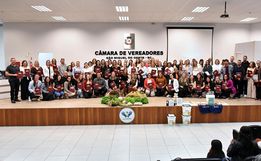 Vereadora homenageia professores com moção de aplauso em São Miguel do Oeste