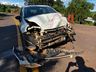 Colisão de carro e camionete deixa dois feridos entre Belmonte e Santa Helena