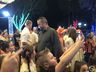 Grande público acompanha o acionamento das luzes de Natal na praça de São João do Oeste