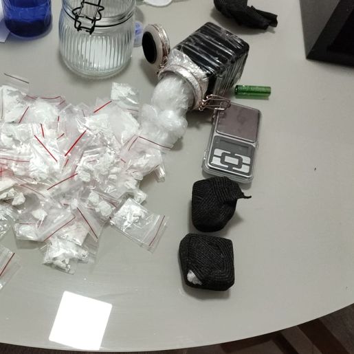Polícia prende homem que escondia drogas em cofre no centro de SMOeste 