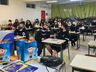 Estudantes adolescentes demonstram carinho e admiração pelo rádio