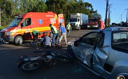 Vídeo: Acidente entre carro e moto deixa dois feridos na Willy Barth 
