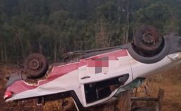 Motorista fica ferido em capotamento, em Palmitos