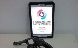 PM apreende duas armas durante fiscalização em bar