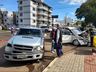 Colisão entre carro e caminhonete deixa mulher ferida