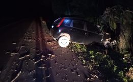 Jovem de 22 anos fica ferido em acidente na BR-282