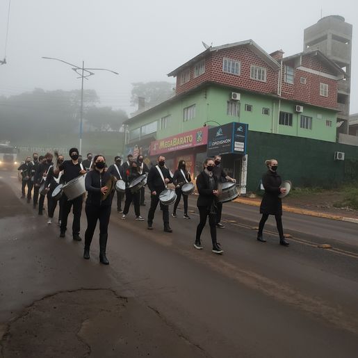 Vídeo: Apresentações da Fanfarra e Banda Municipal marcam passagem dos 31 anos de Iporã do Oeste 