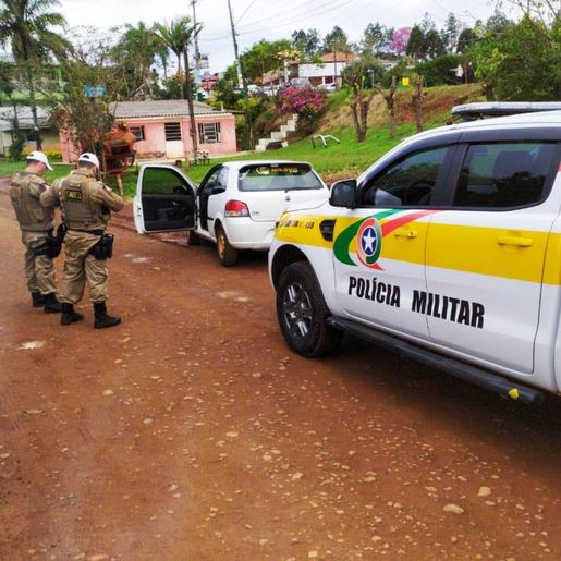 Com auxílio do Canil PMR identifica motorista que abandonou veículo após fugir de abordagem policial