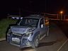 Colisão em poste causa engavetamento de quatro veículos 