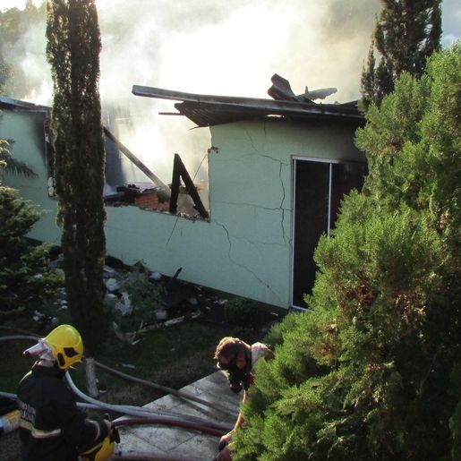 Casa é destruída por incêndio no interior de Guaraciaba