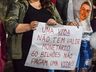 VÍDEO: manifestação pela morte de jovem é marcada por fortes emoções