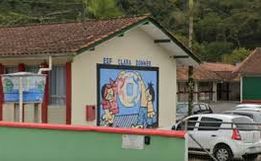Aluno tenta esfaquear funcionária em escola estadual de Santa Catarina