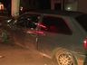 Carro colide em poste e deixa feridos no centro de Itapiranga