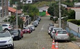 Em busca de cofre e ouro, casa é alvo de assalto à mão armada em Blumenau