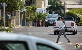 Autoridade de saúde dos EUA reformula orientações e enfatiza contágio pelo ar