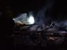 Casa fica completamente destruída em incêndio