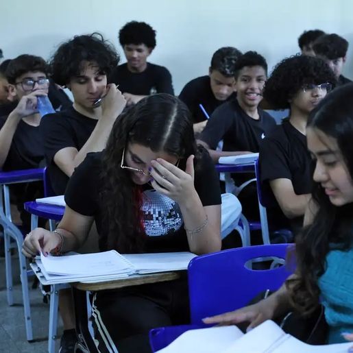Pé-de-Meia será depositado na conta de alunos a partir de terça-feira