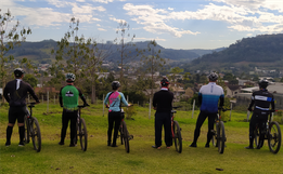 Projeto de cicloturismo percorre 15 comunidades de Riqueza