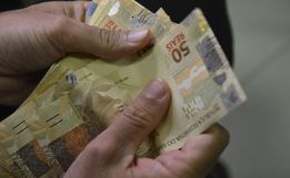 Caixa libera abono salarial para nascidos em maio e junho