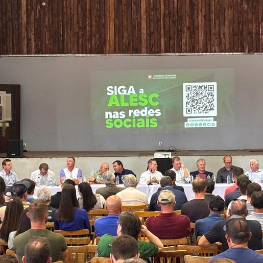 São José do Cedro recebe seminário sobre o futuro da cadeia produtiva do leite