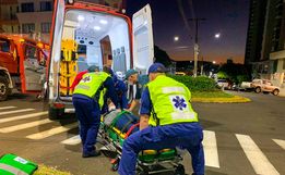 Mulher sofre fraturas ao ser atropelada por carro no Centro de SMOeste 
